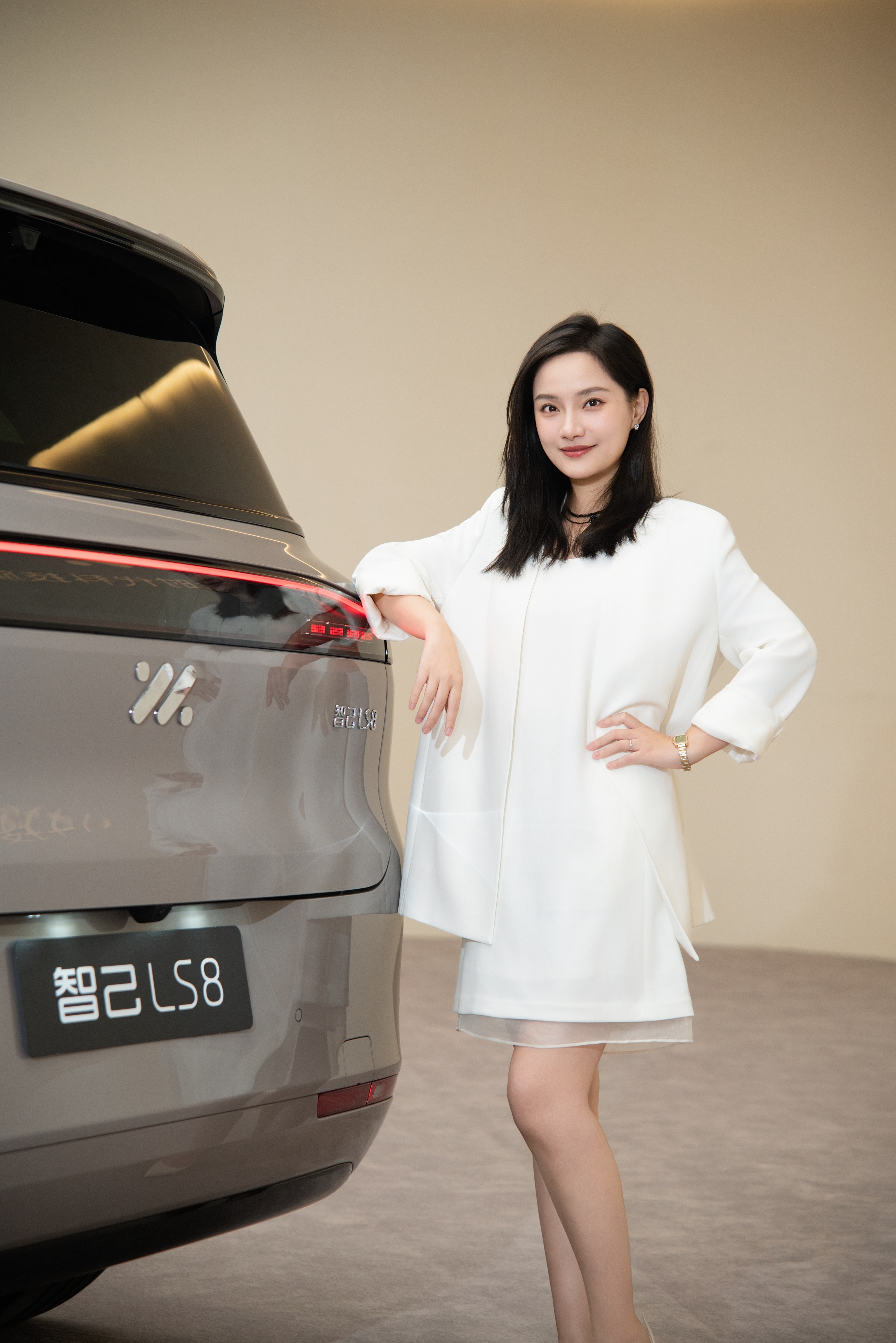 今天拍智己LS8，先看照片可以吗？ 