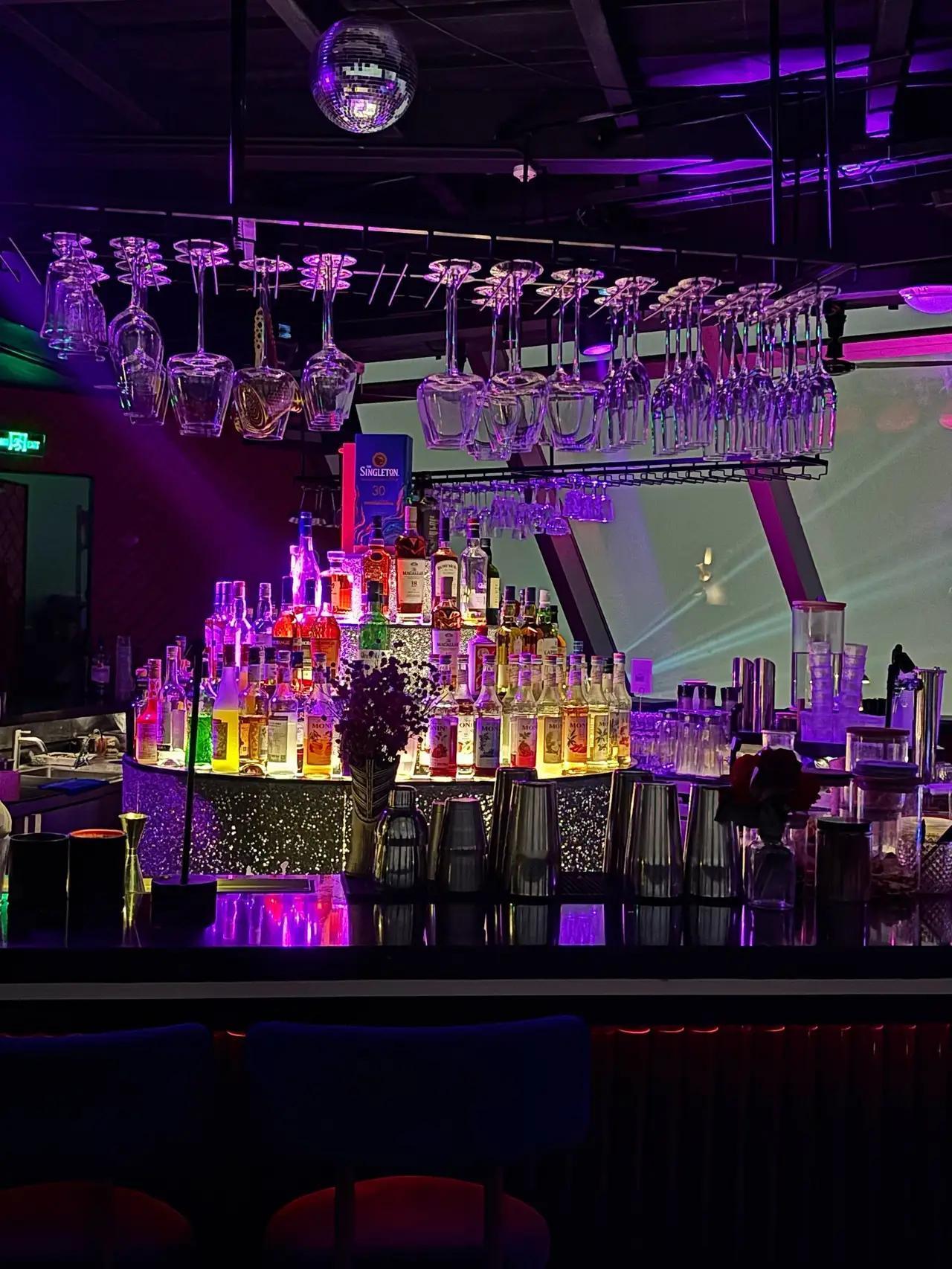 渝都舞厅舞女唱歌记解释
这个问题昨晚8点渝都舞厅舞女约我到KTV唱歌，我想一年都