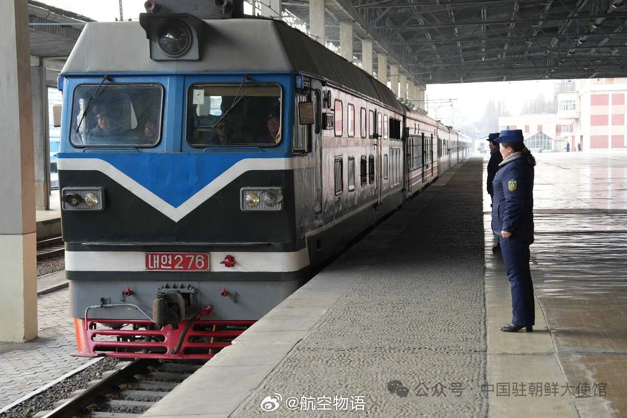 【恢复开行后首趟中朝国际列车抵达平壤，中国机车牵引】根据中国驻朝鲜大使馆发布的消