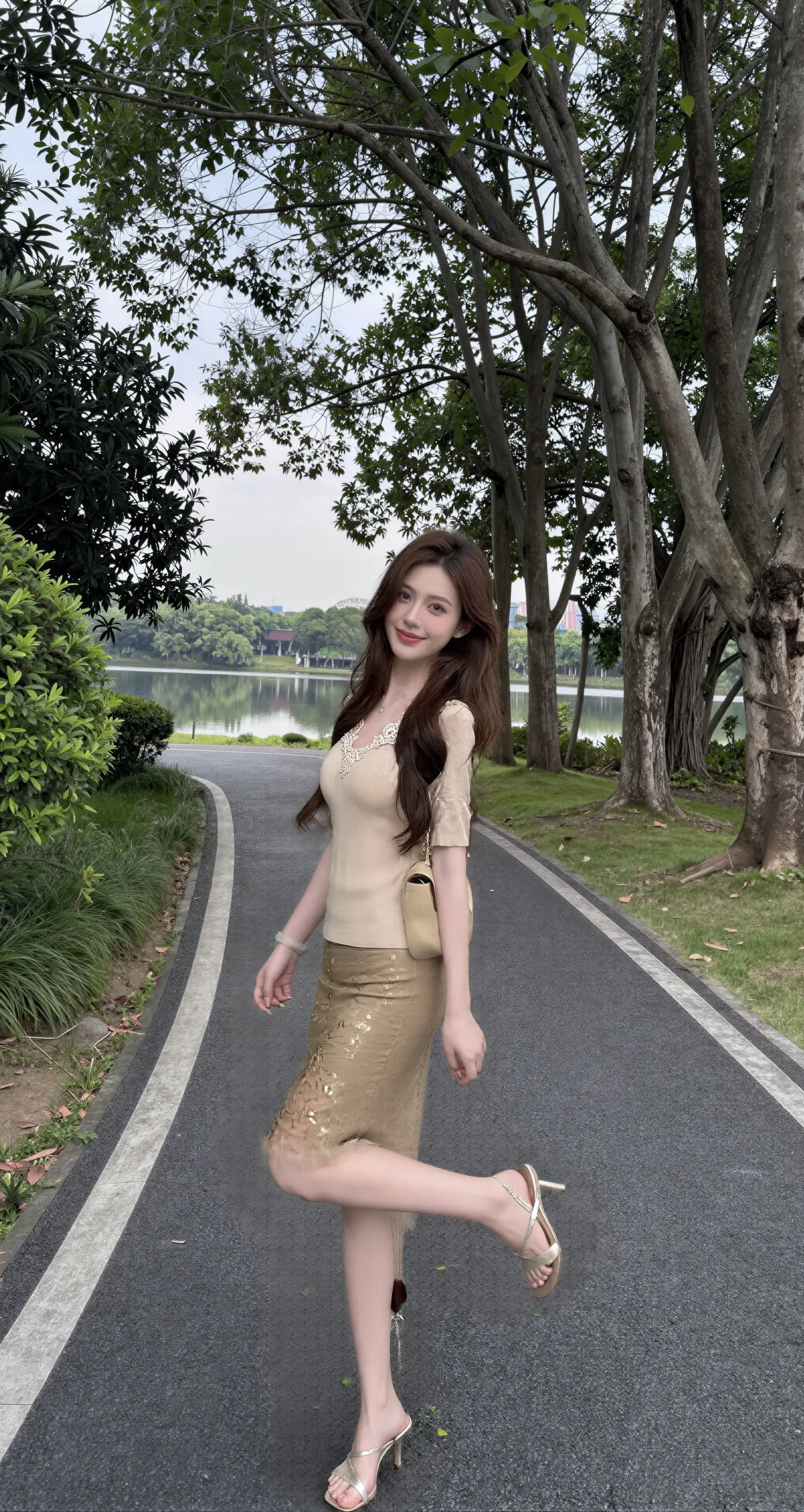 蕾丝花边V领针织上衣