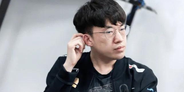 Xiaohu(小虎)这赛季的状态水平为何下降得如此严重？


曾经的Xiaohu