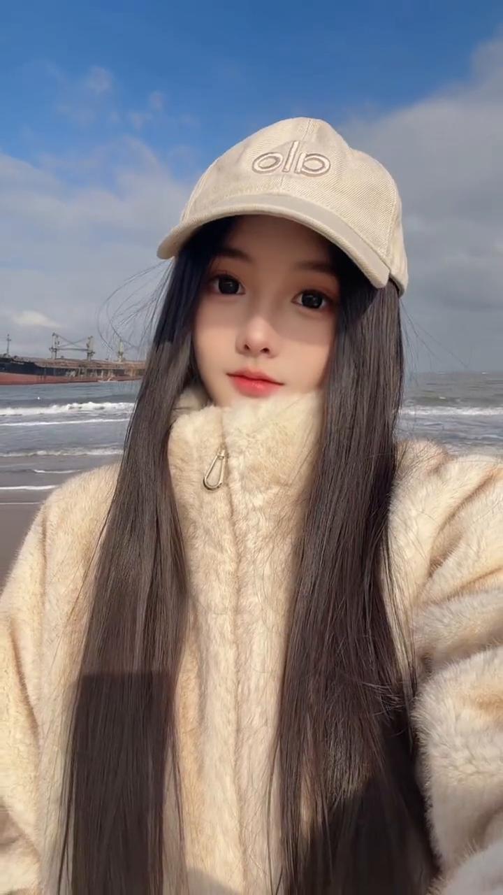 兄弟们，感觉我自己越来越帅了，你看我都变白了。