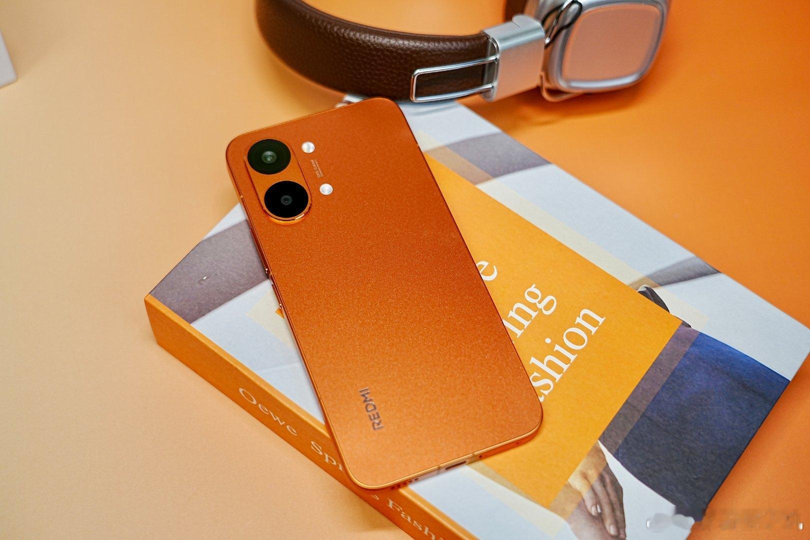 橙色会成为今年配色新宠吗自从iPhone17 Pro系列采用了橙色后，各家手机厂