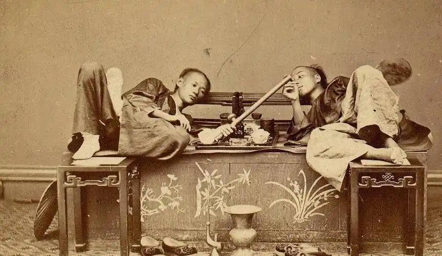 马凯硕在欧洲演讲时，说过一段振聋发聩的话，大意是：中国弱时，你们往中国运送鸦片；