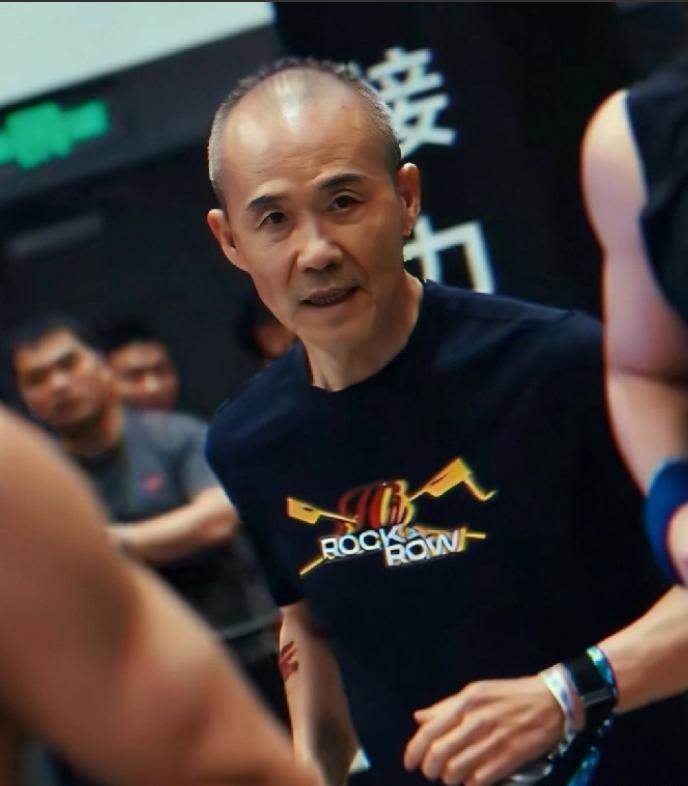 王石，冲上热搜！

3月23日，许久没有消息的王石，突然冲上热搜，不是因为小娇妻