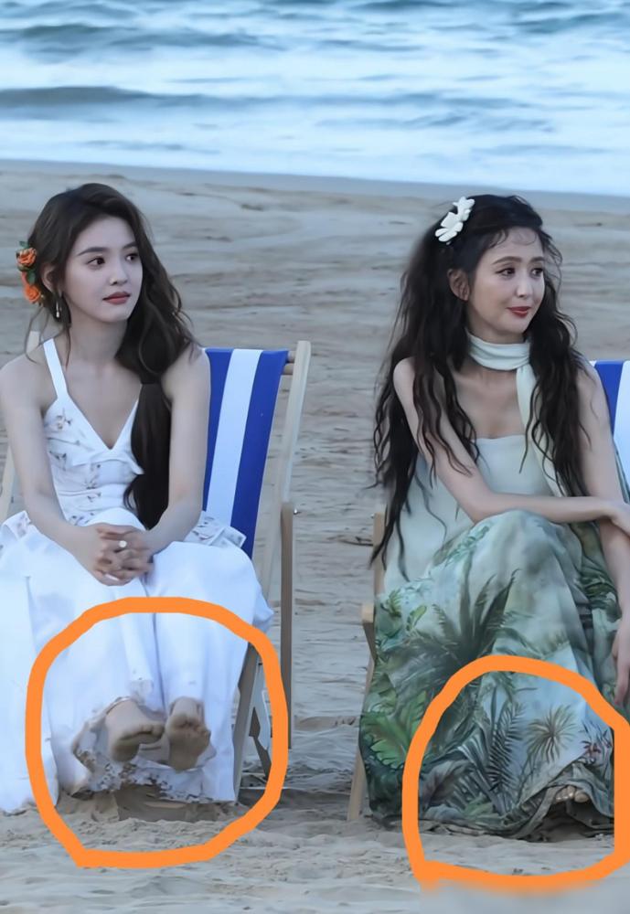 内娱女星脱鞋露脚丫？你没看错，这不是接地气，是资本滤镜当场崩盘。
你真以为那张