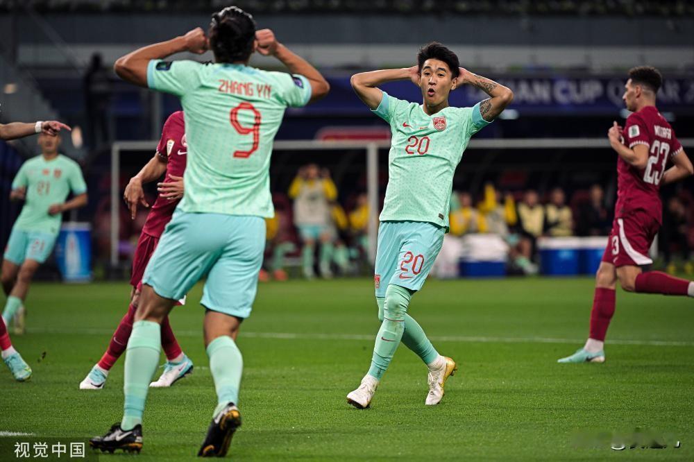 [亚洲杯]国足0-1卡塔尔  小组排名第三
亚洲杯小组赛第三轮，中国男足对阵卡塔