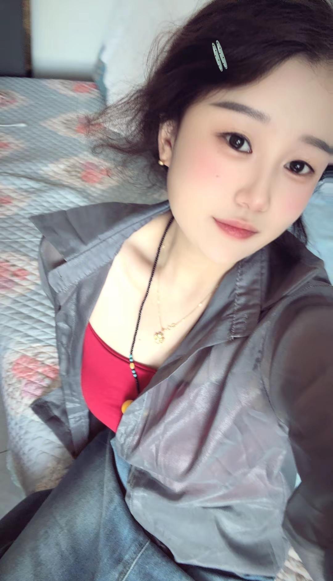 普通的日子里，藏着最舒服的自己～～卖个萌撒个娇可甜可酷可温柔 又是装好看的一天 