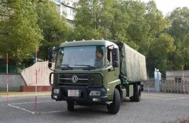 军车为什么几乎都是柴油车，而不用汽油车和新能源车呢？这就是战场生存法则，柴油车就