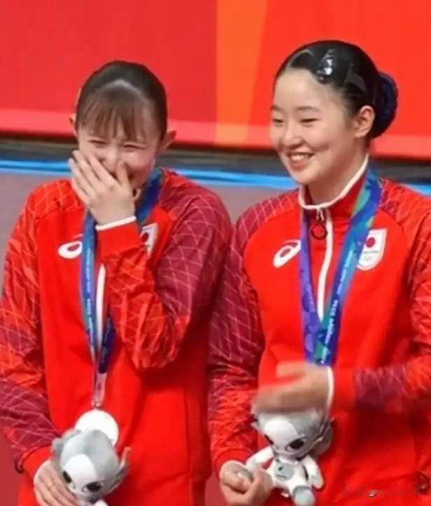张本智和兄妹的父亲，真是太了不起啦！
 
刚刚结束的2026名古屋亚运会乒乓球赛