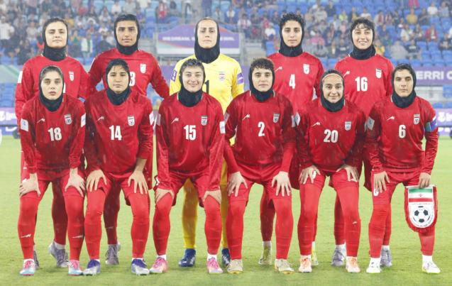 伊朗女足归国曝惊人遭遇：利诱，伪造家书，只为逼球员叛逃。

外行人只看到一场赛场