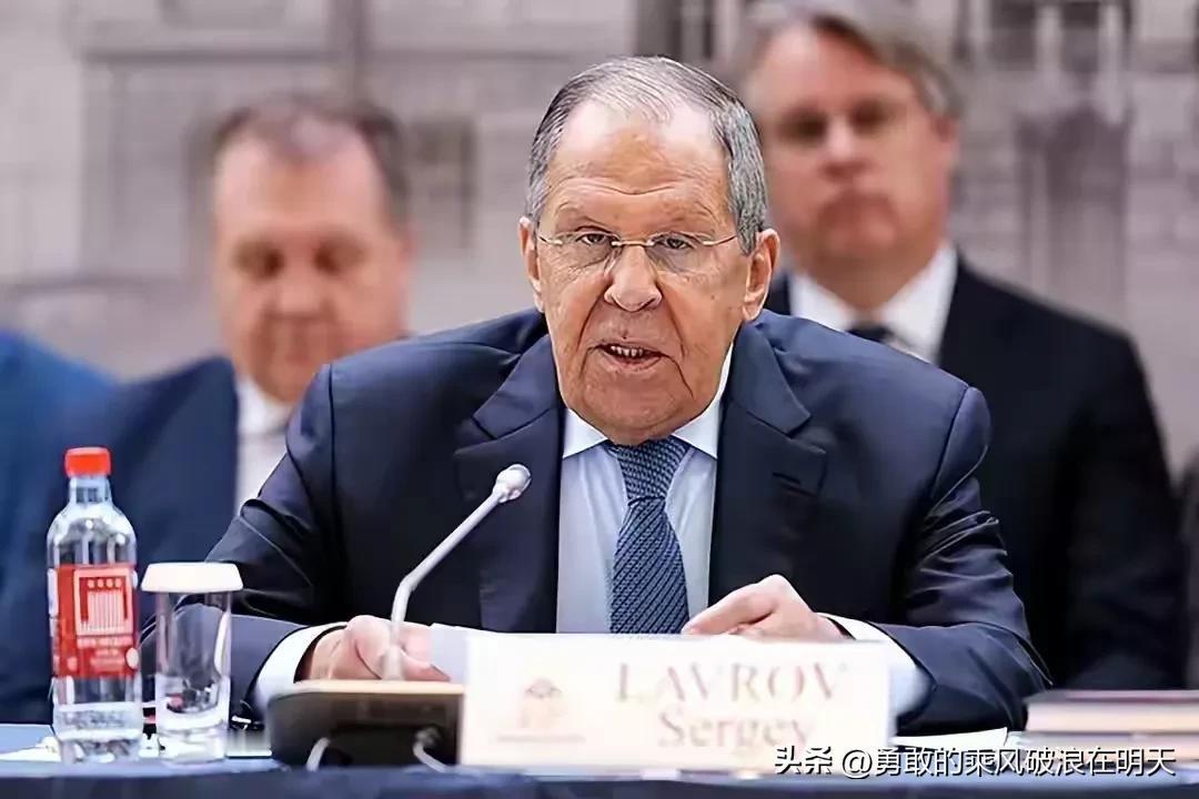 感觉特朗普在做一件最愚蠢的事，那就是叫停俄乌冲突。而且还是在这个关键时候！

有