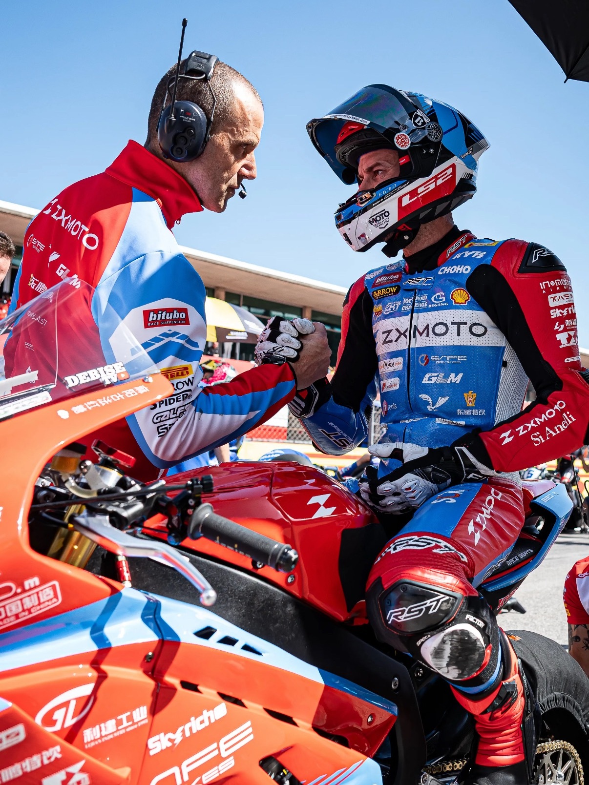 张雪机车一战封神 两天两冠！张雪机车在WSBK葡萄牙站碾压夺冠，首回合领先近4秒