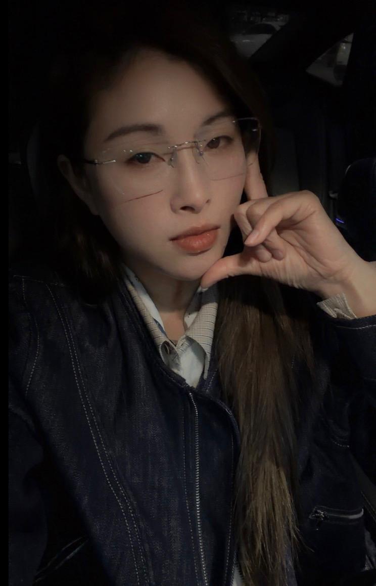 心里有佛 手里有刀 遇佛烧香 见鬼拔刀