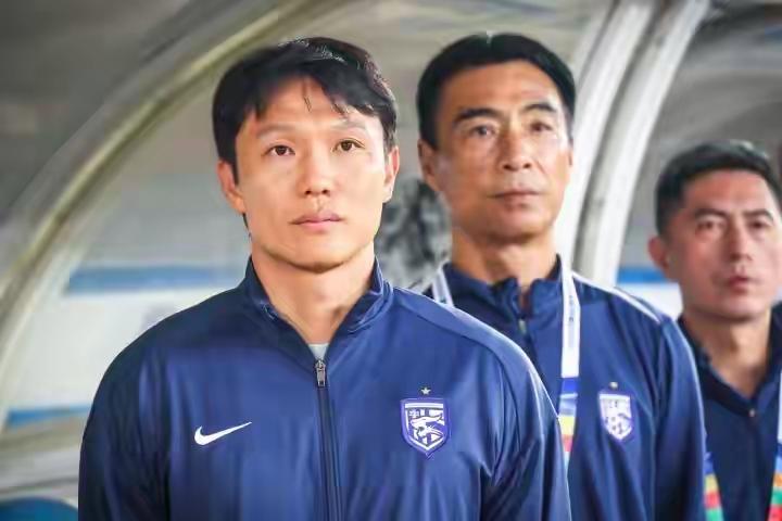 保留当前阵容，武汉三镇下赛季能否重返中超！
联赛还剩两轮，与河南队有六分差距，很