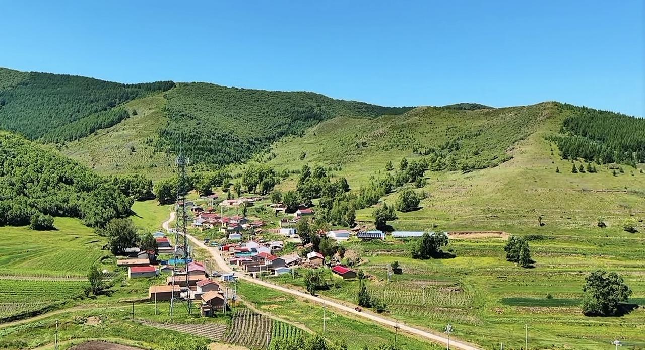 听我爷爷说，我家以前有很多铜钱。

八几年的时间，那个时候村里来过几个收古董的贩