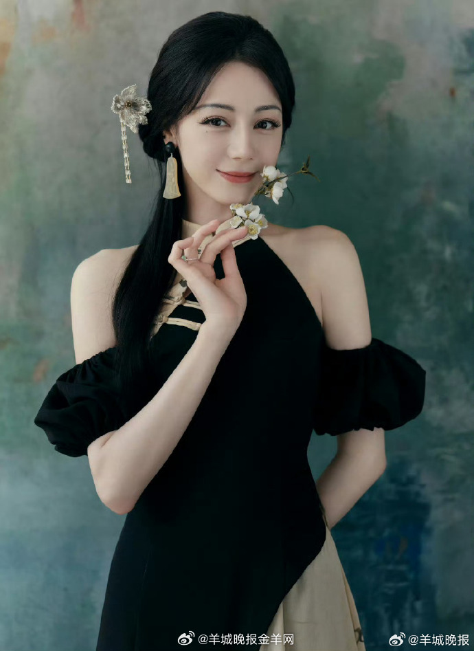 【一键收藏！新中式写真封神角度全攻略】想把新中式拍出意境感与故事感，不管是庭院、