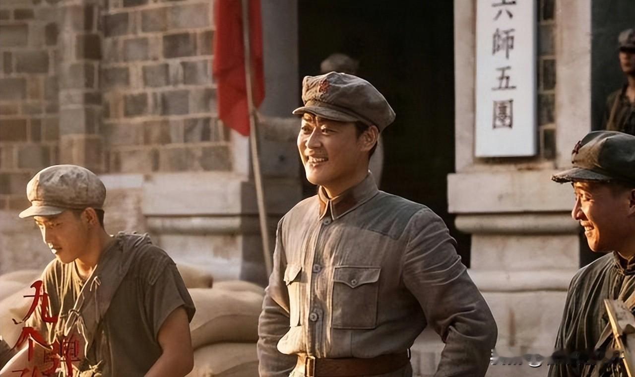 《九个弹孔》一声不响地上线了，却震撼人心！全维度的年代剧的质感，必将成为同类题材