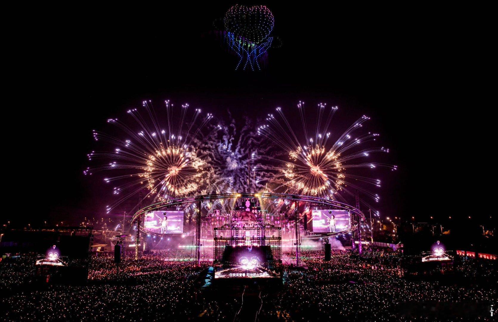 华晨宇怎么来文昌了 真把火星飞船开到了文昌！椰风海浪做幕布，这一次要在航天城把“