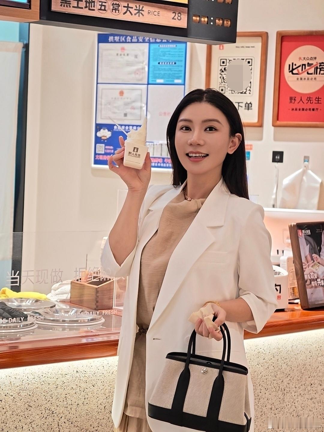 上班时是大女主下班后也是小女人 