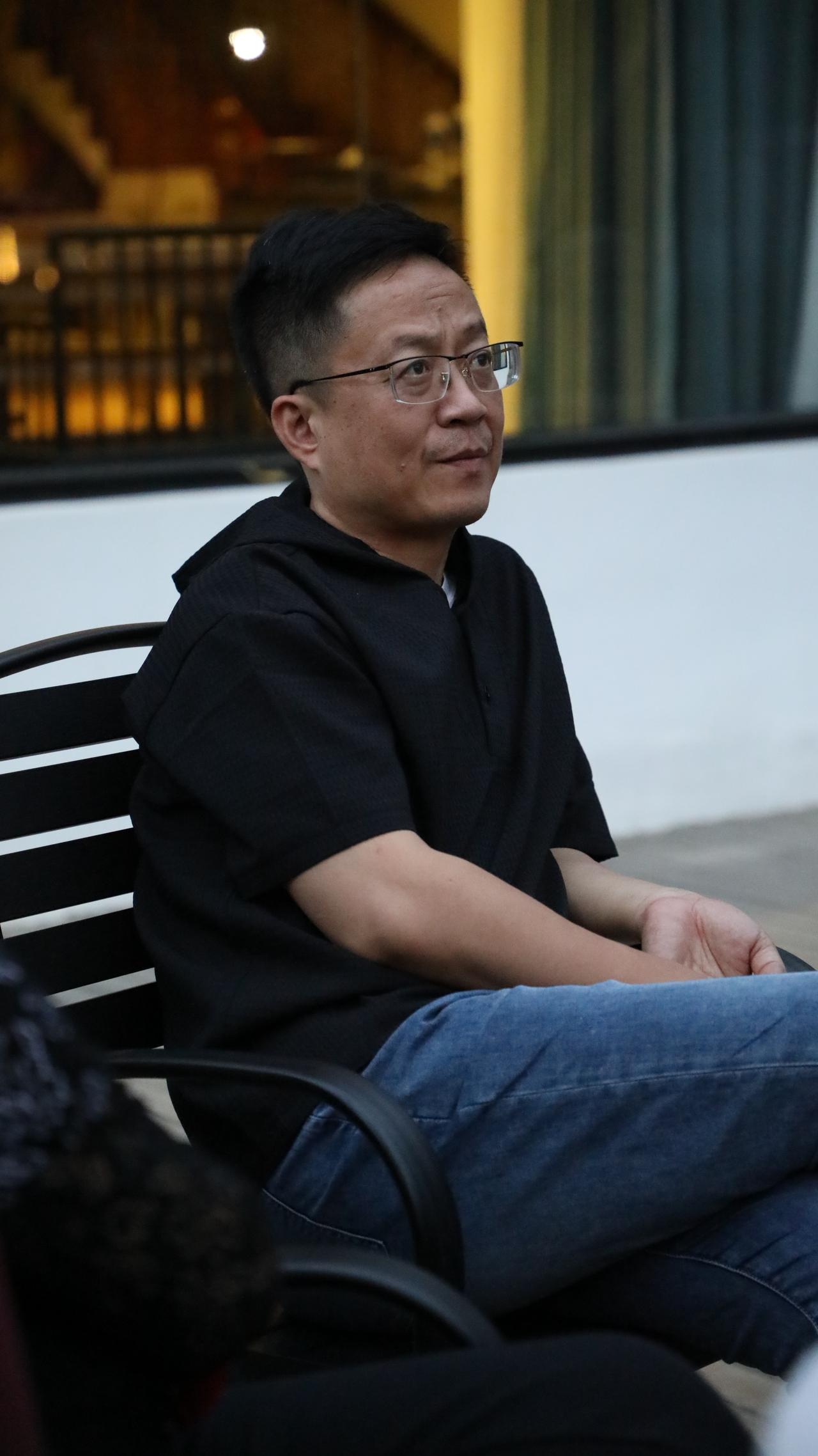 🎨心灵的调色板上，有时会出现一抹忧郁的灰色。它提醒我们，生活中总会有不如意的时