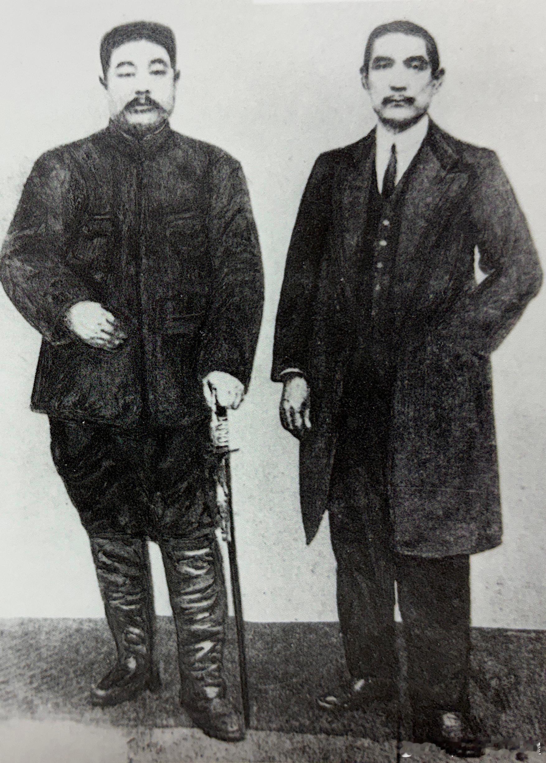 1912年4月孙中山与黎元洪在武昌合影历史影像