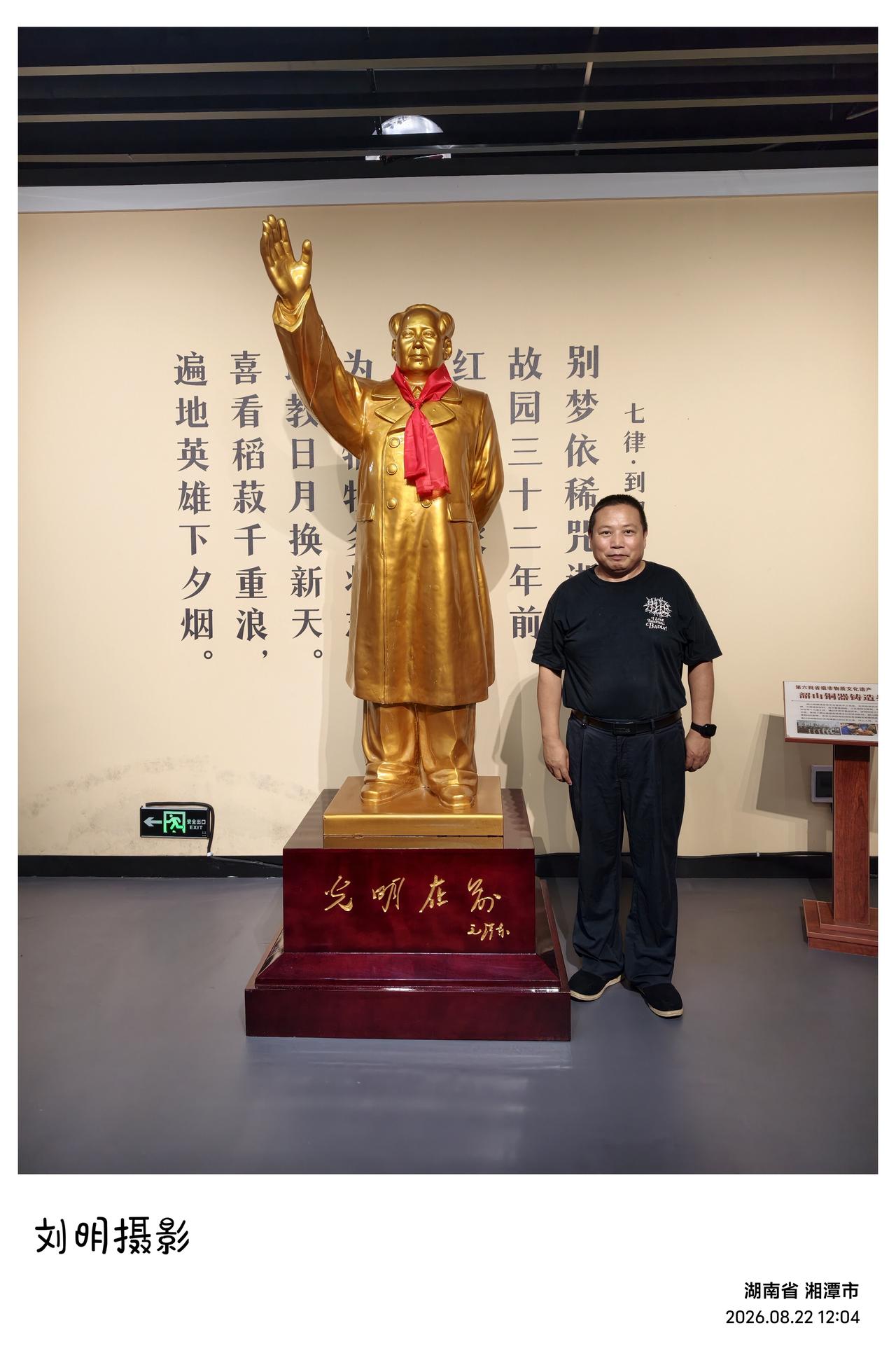 今天长沙阳光明媚，天上不时飘来团团乌云，于是便常有“东边日出西边雨”的奇妙景致。