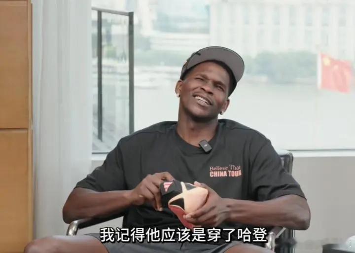 吐槽队友哈登签名鞋？华子：我不喜欢别人穿其他的阿迪鞋对抗我08月26日讯 近日，