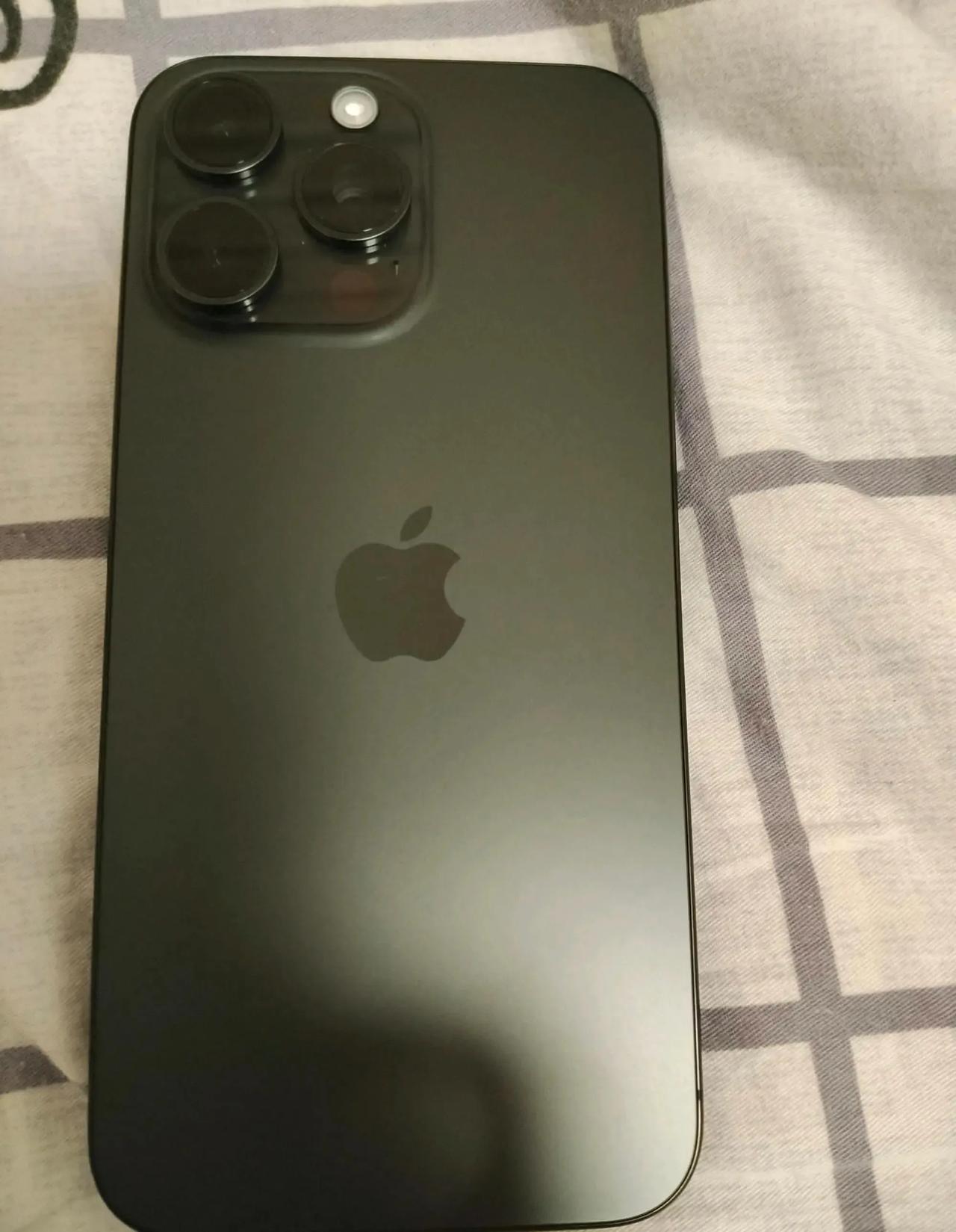 iPhone15Pro max真的很热，感觉还需要优化

飞行模式WIFI下载原