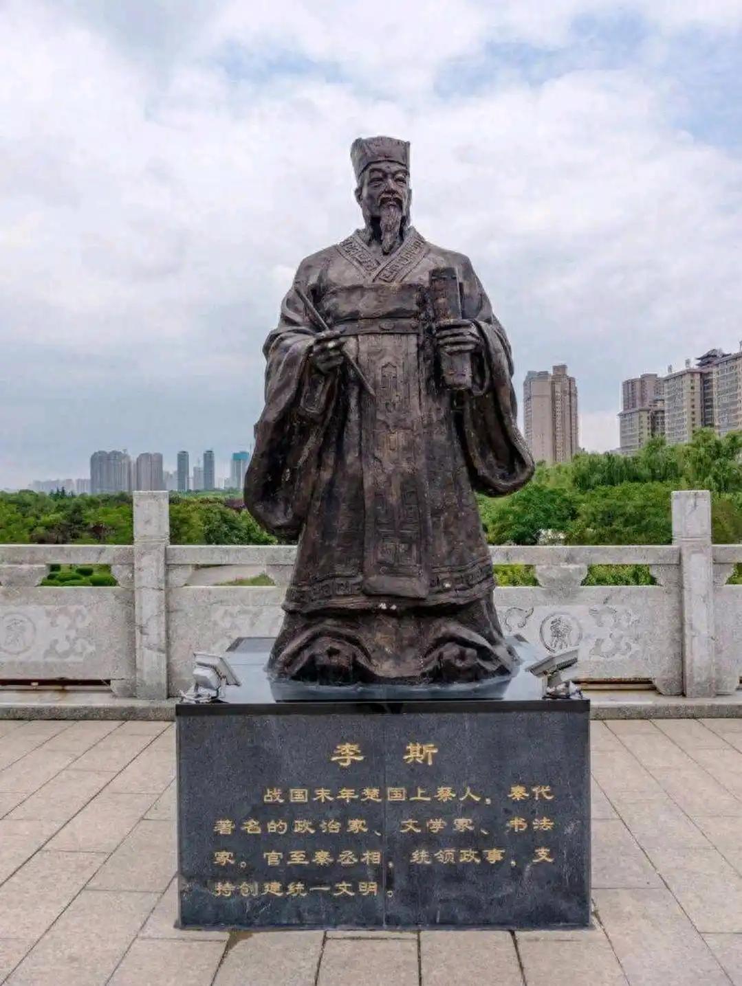 李斯两千年前就看透了穷的根源

他看了厕所里的老鼠
和粮仓里的老鼠
就懂了
人这