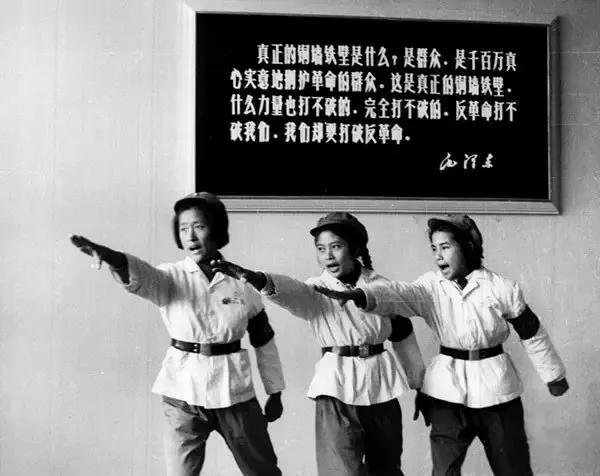 1967年，跳忠字舞的姑娘 ​​​