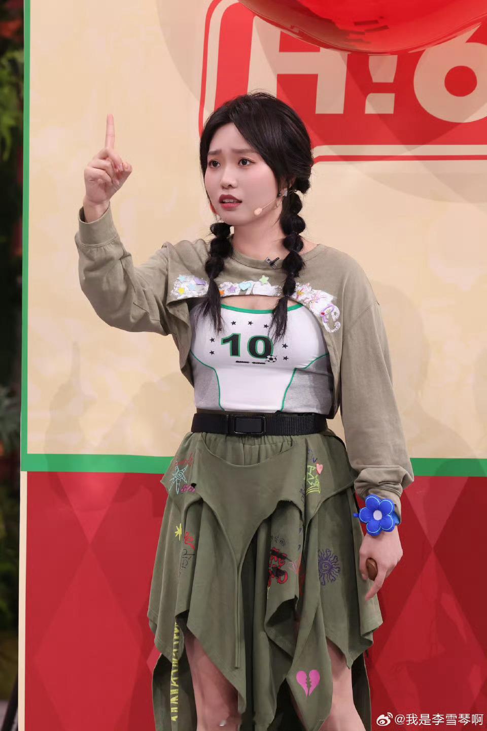 综艺游戏天赋型选手李雪琴 扇鸡进框游戏里李雪琴也太厉害了，冷静预判又出手精准，轻