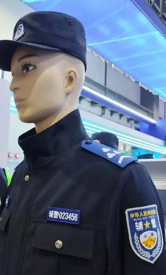 你知道吗，辅警服饰并非由全国统一订制配发。

辅警服饰由市县公安机关向地方服装企