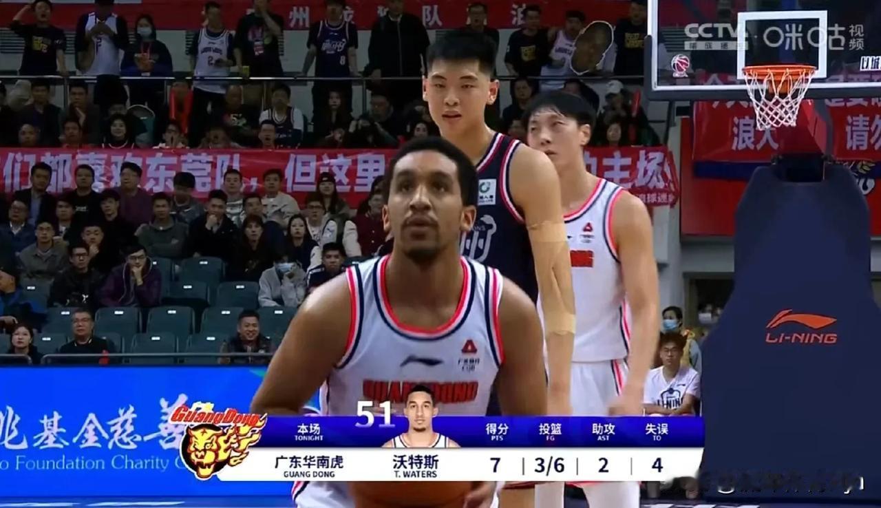随着广州男篮93：105不敌广东男篮，本场比赛暴露出3个可笑的事实。

1. 前