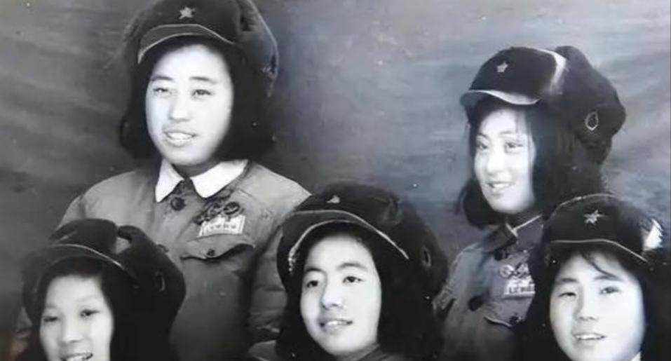 [微风]抗美援朝时，5名中国女战士被美军包围后主动投降，此后下落不明，大家都以为