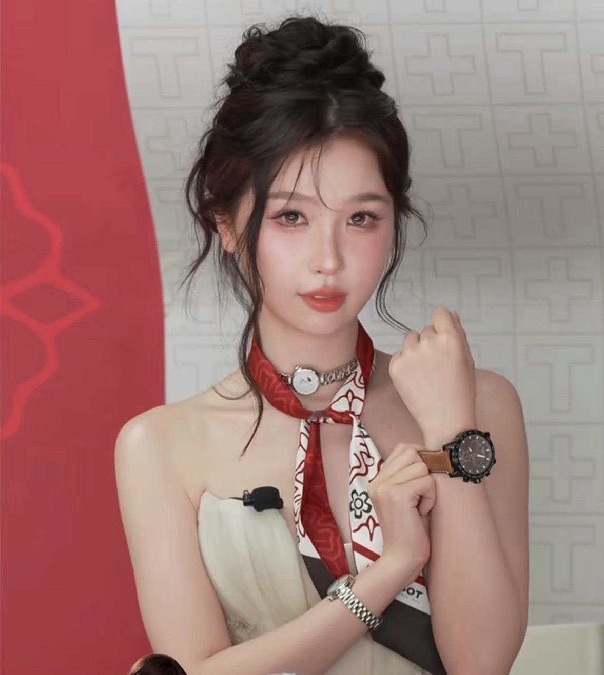 ？哈哈哈哈窝鱼今天格外的fashion… 