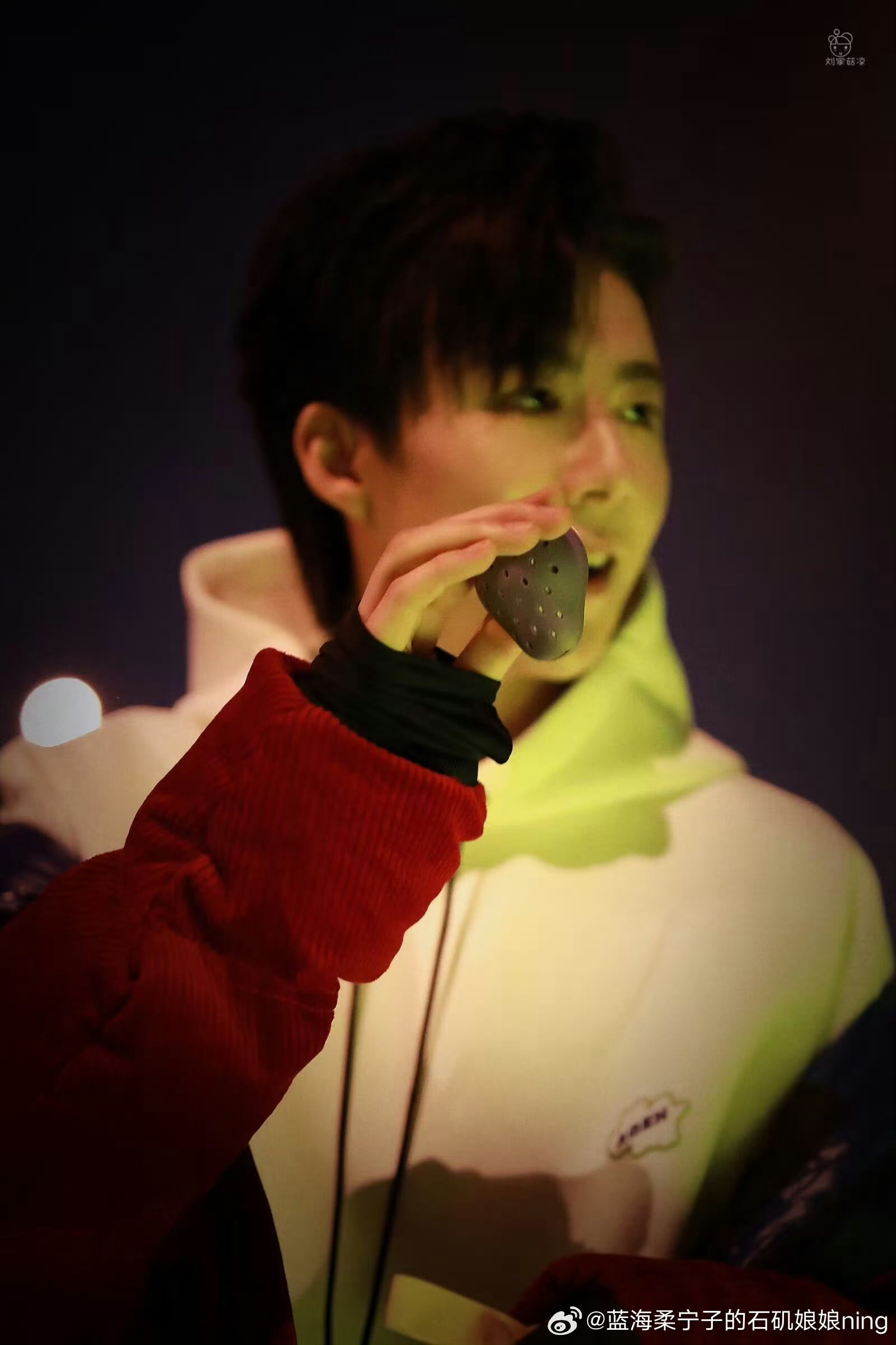 摩登兄弟 20年双十二下班！去看等了很久的pj！黄色的应援灯光打在脸上怎么那么好