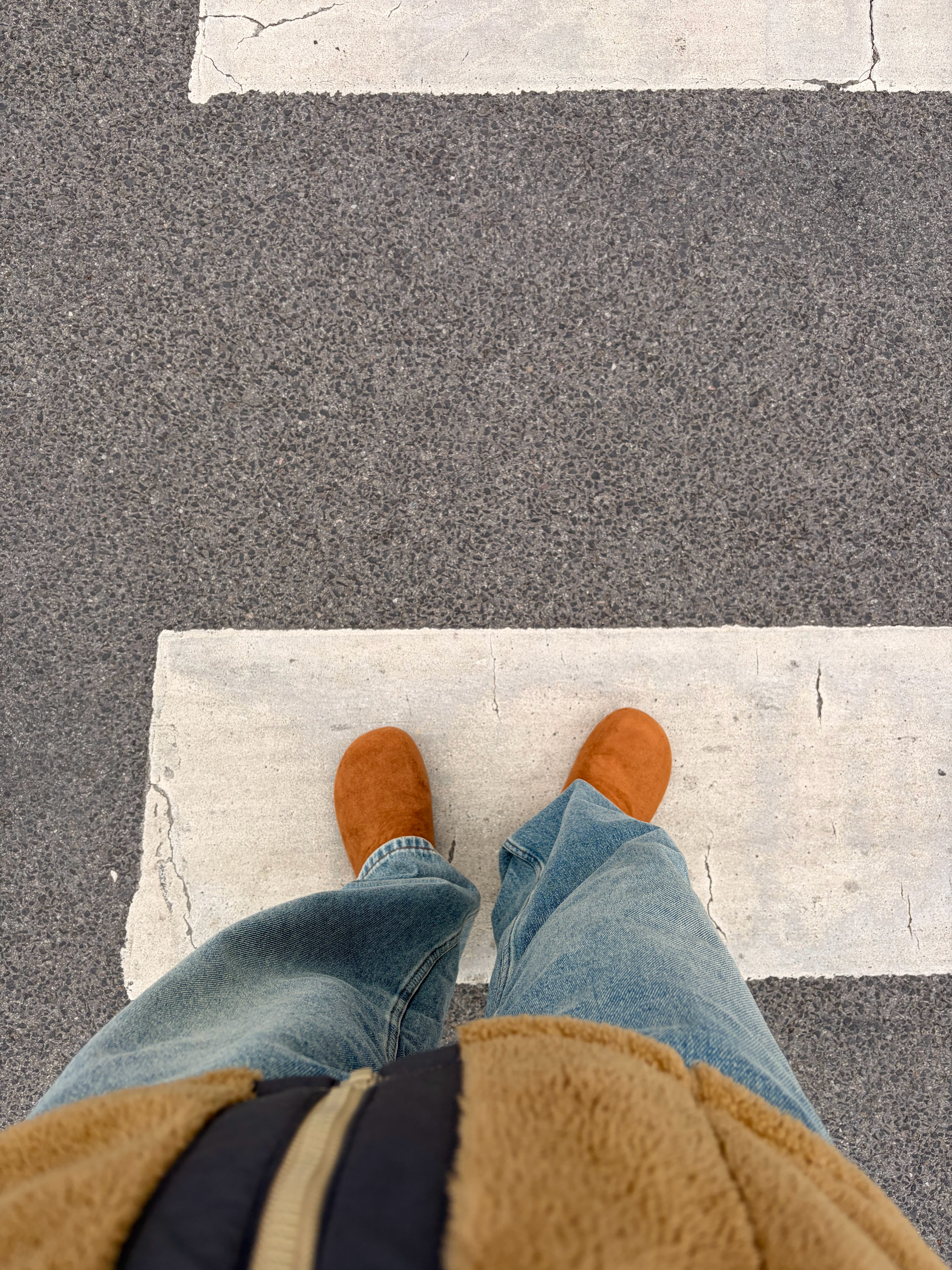 认识一个海底捞的姐姐也太棒了，认识3年，每次来送果盘送菜。这次她从上海门店回来了