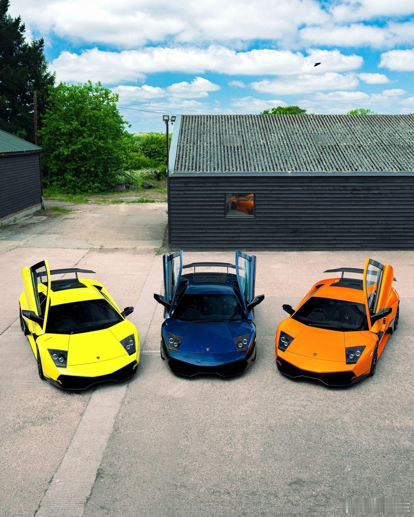 三台蛮牛，掀翻倦意！引擎低吼是清晨最烈的闹钟，三色利刃已刺破天光。早安 ，今日赛