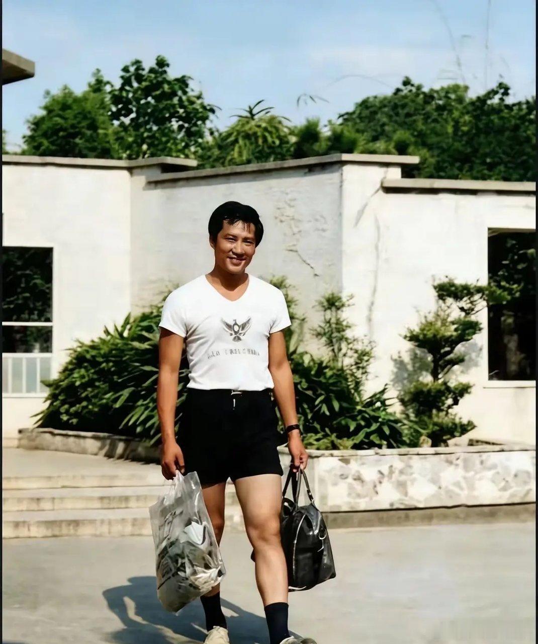 26岁的迟重瑞原来长这样，第一次看到他有头发的模样 