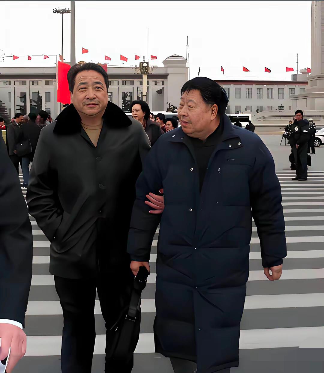 姜昆我认识，旁边男士是谁？