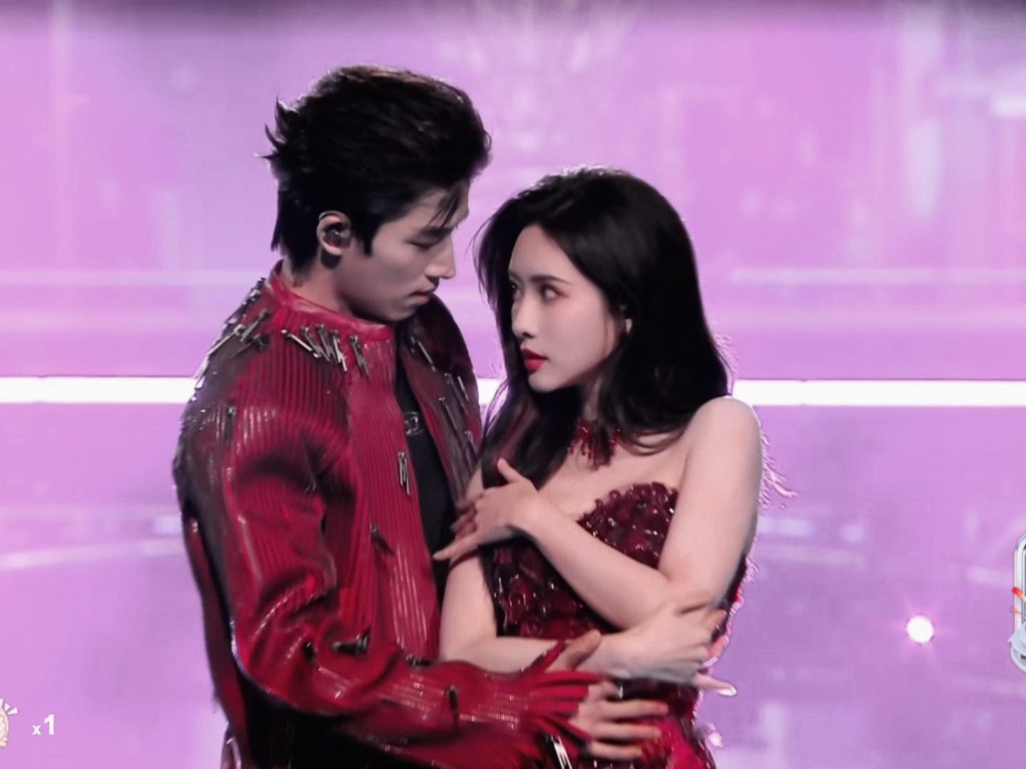 我去。。孟子义王星越这个endingpose。。。湖南卫视跨年演唱会