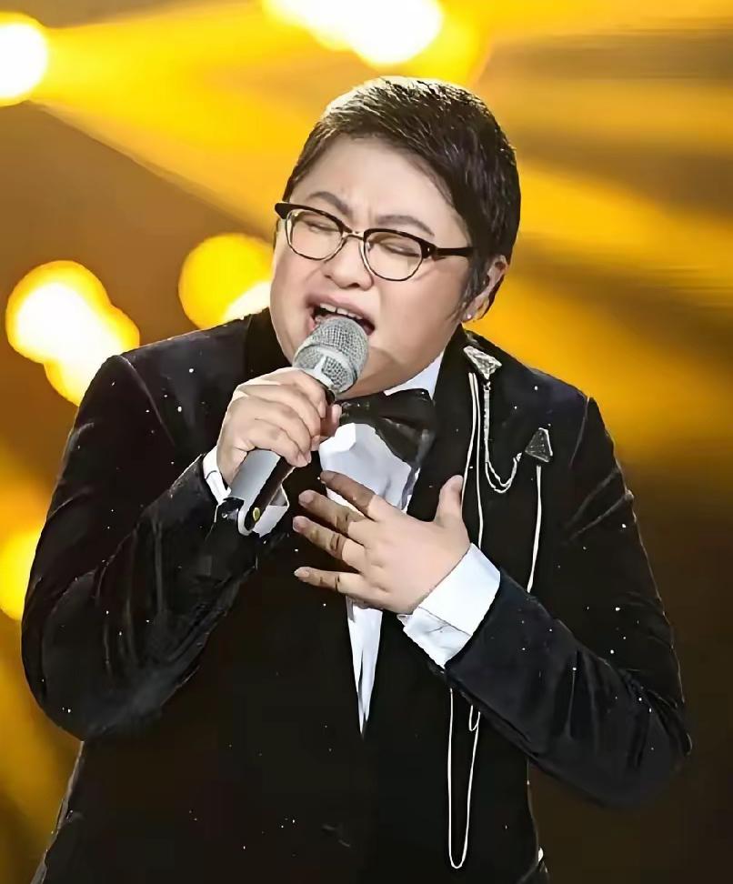 韩红工作室宣布取消7月18日武汉演唱会，官方称是受台风“巴威”影响，舞台无法搭建