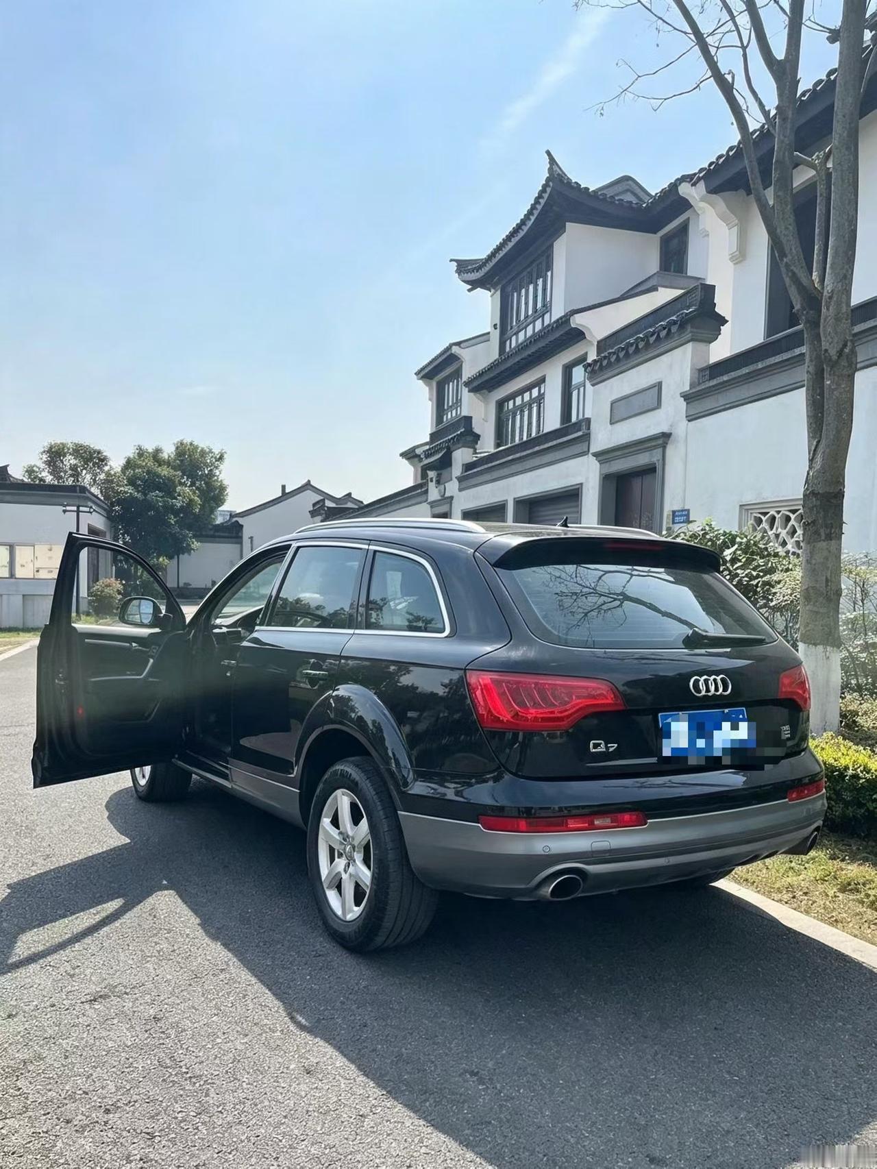 朋友把奥迪Q7 换成了问界M9