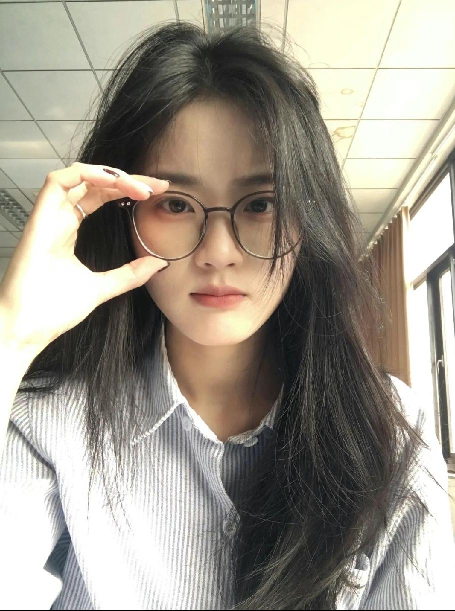 我认为大很多