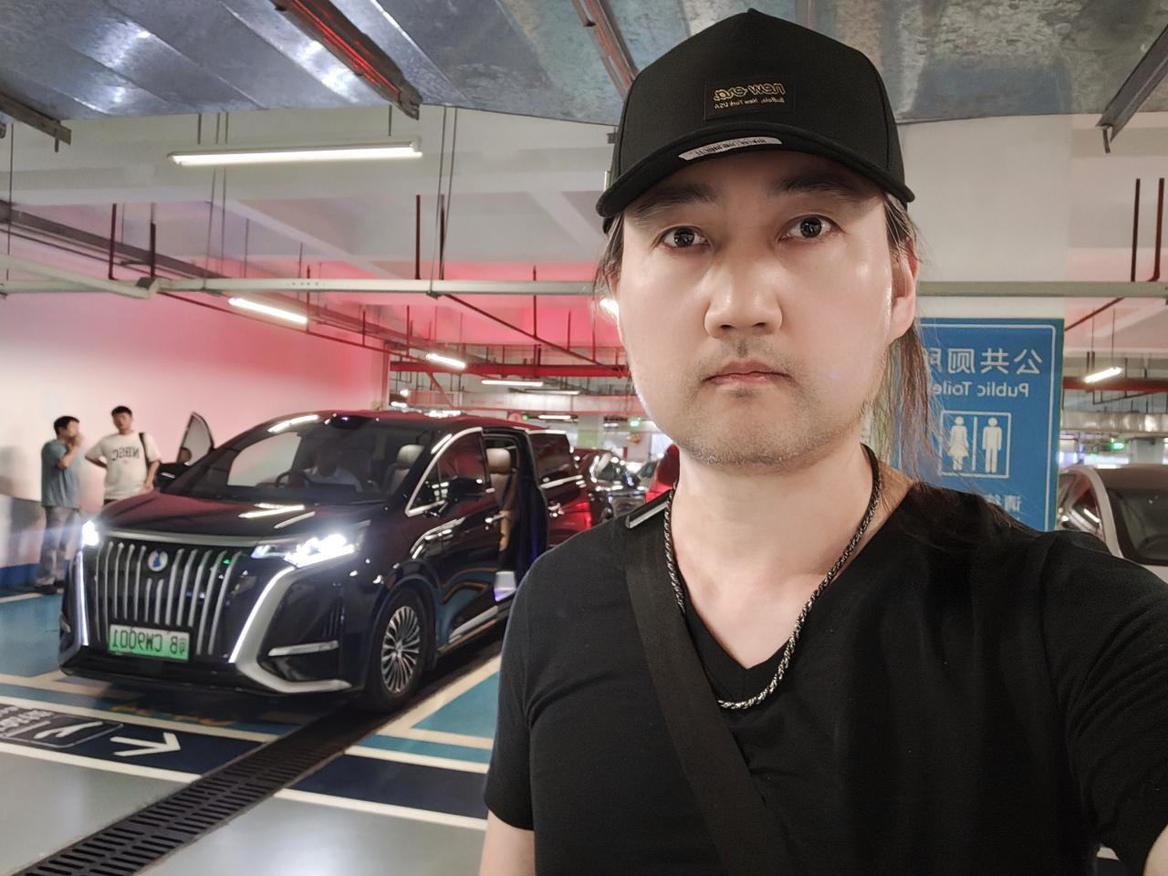 来到深圳参加腾势N9闪充版上市发布会，终于不用横跨深圳去比亚迪总部啦，这次是在广
