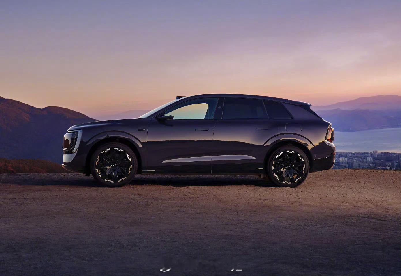 奥迪E7X原创才是设计奥迪E7X以“原创设计”为核心理念，通过灯光技术革新、比例