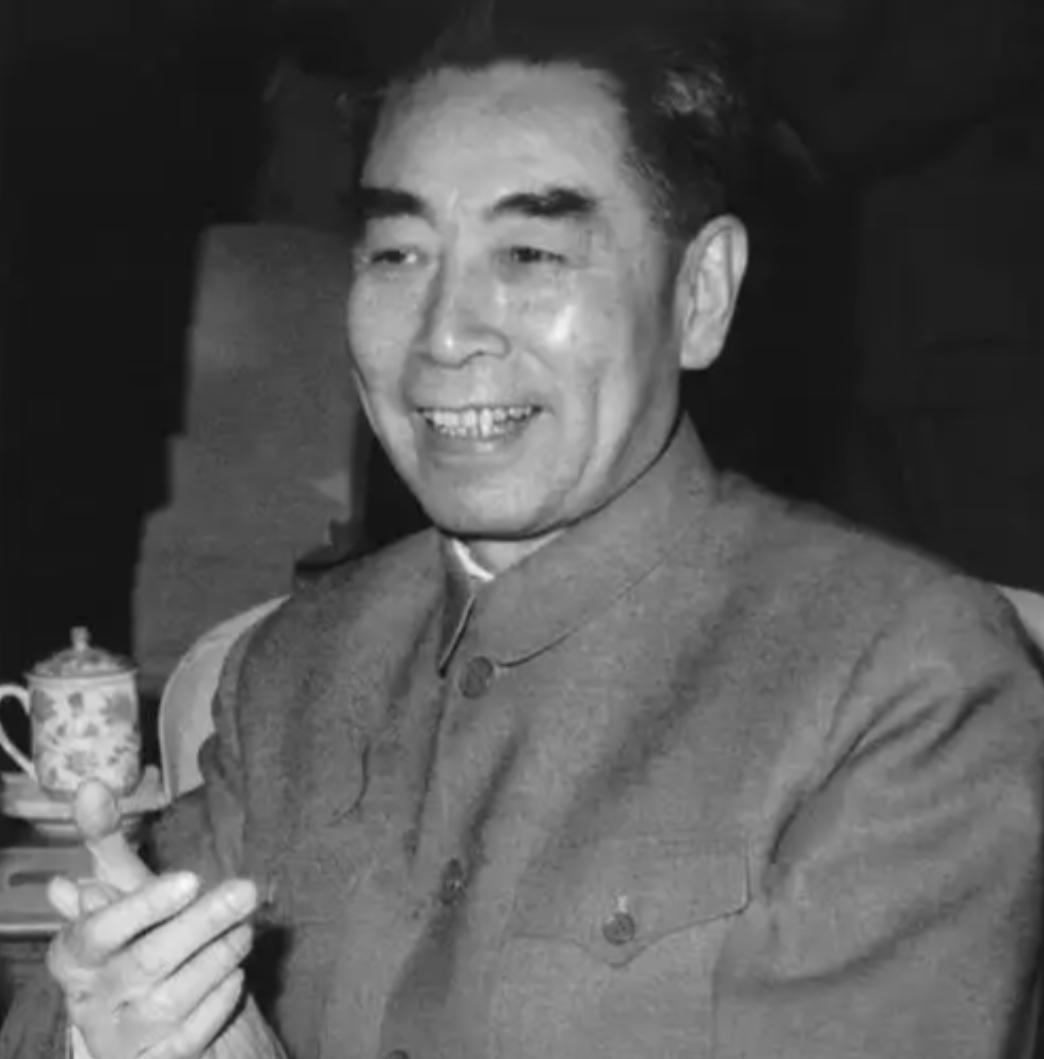 1959年，国民党中将被关11年后特赦，发现妻子早跑了，深夜被紧急叫去见首长，总