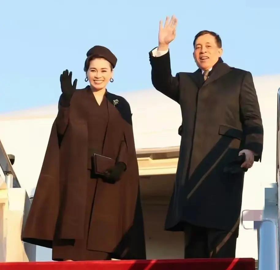 真快！泰国国王拉玛十世刚刚回到泰国，泰国总理就下令要全面深化与中国合作，这样的速