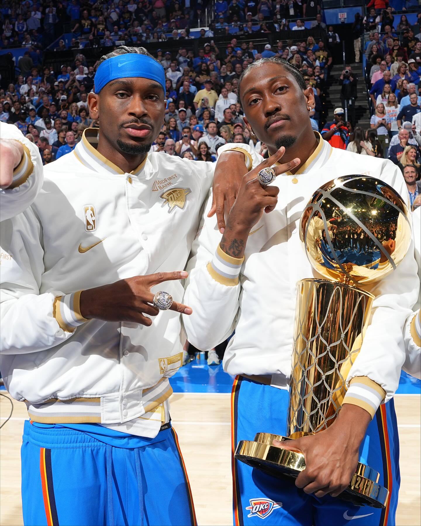 亚历山大领取总冠军戒指上脚的白金Shai 001[酷]新赛季篮不住金秋观赛季SG